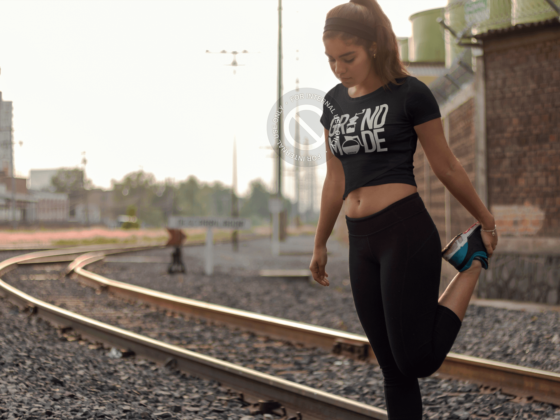 Shirts - Women's 'GRIND MODE' Short Sleeve Crop Tee